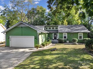 9114 Windjammer Dr, Tega Cay, SC 29708