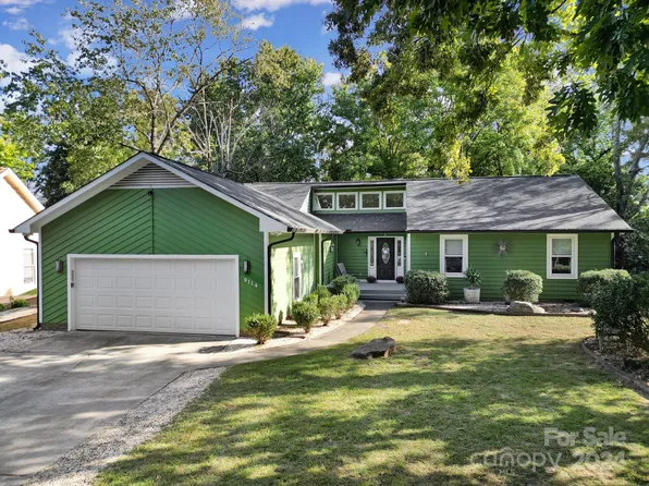 9114 Windjammer Dr, Tega Cay, SC 29708