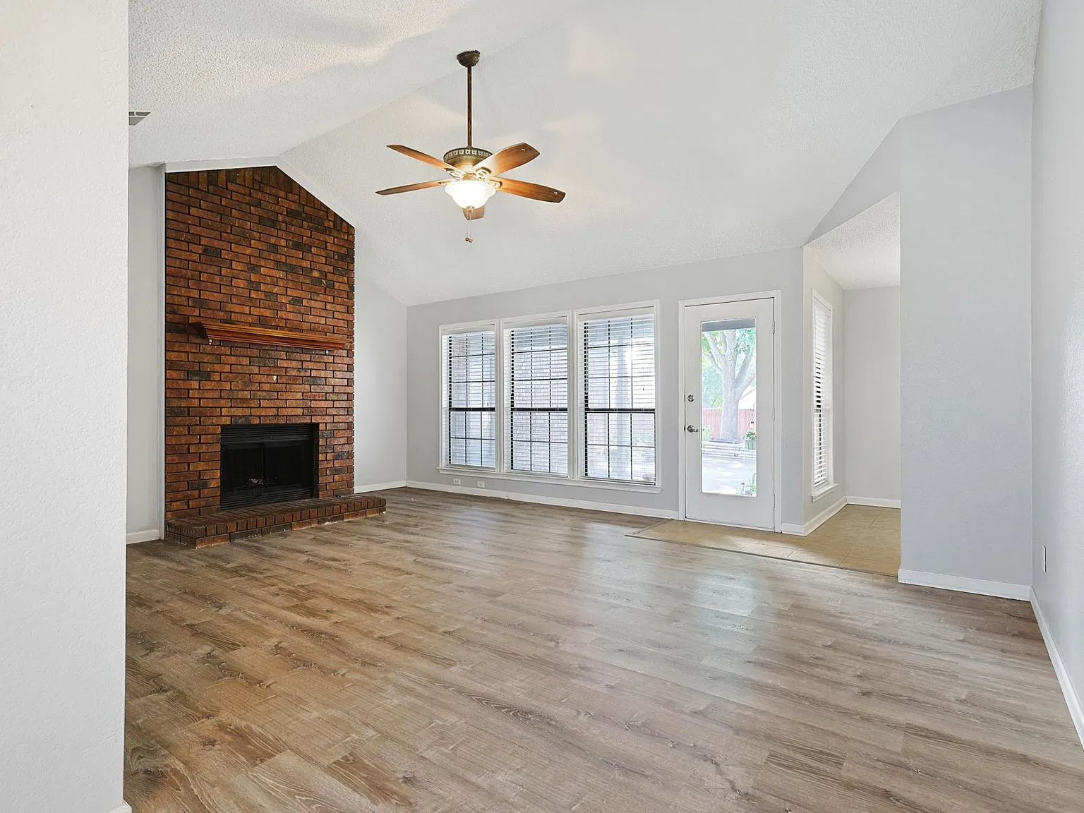 3 bed, 1598 sqft, $2,850 — Photo 2