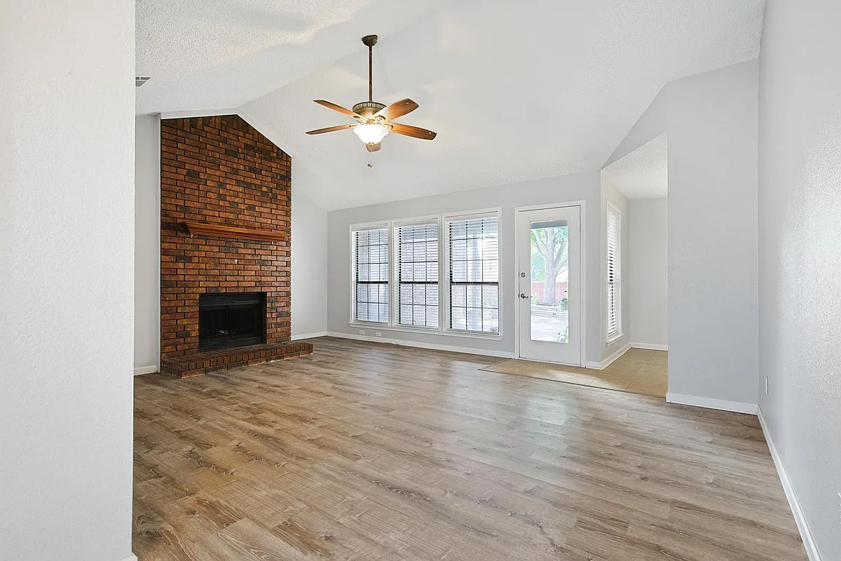 Building Photo - 266 Pinyon Ln