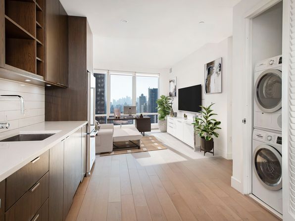 225 E 39th St APT 32C