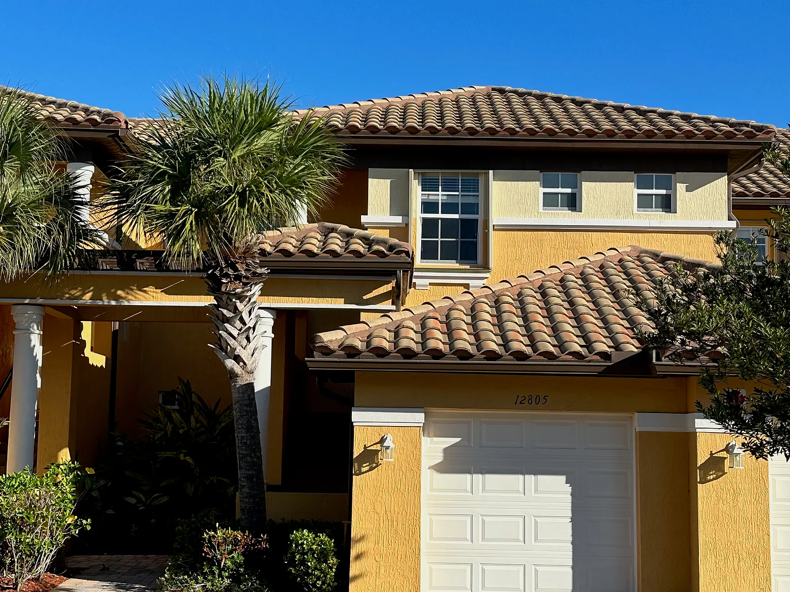 Beautiful Townhouse in Parkland — Photo 1