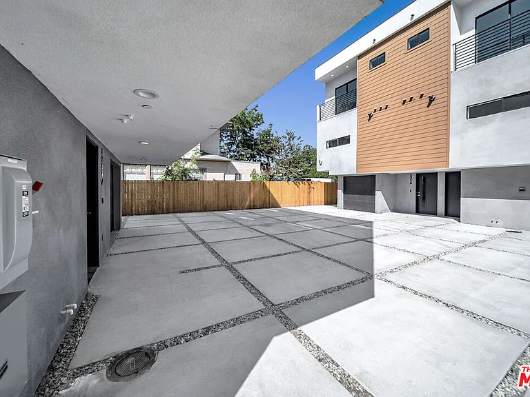 1218 1/2 Magnolia Ave — Photo 13