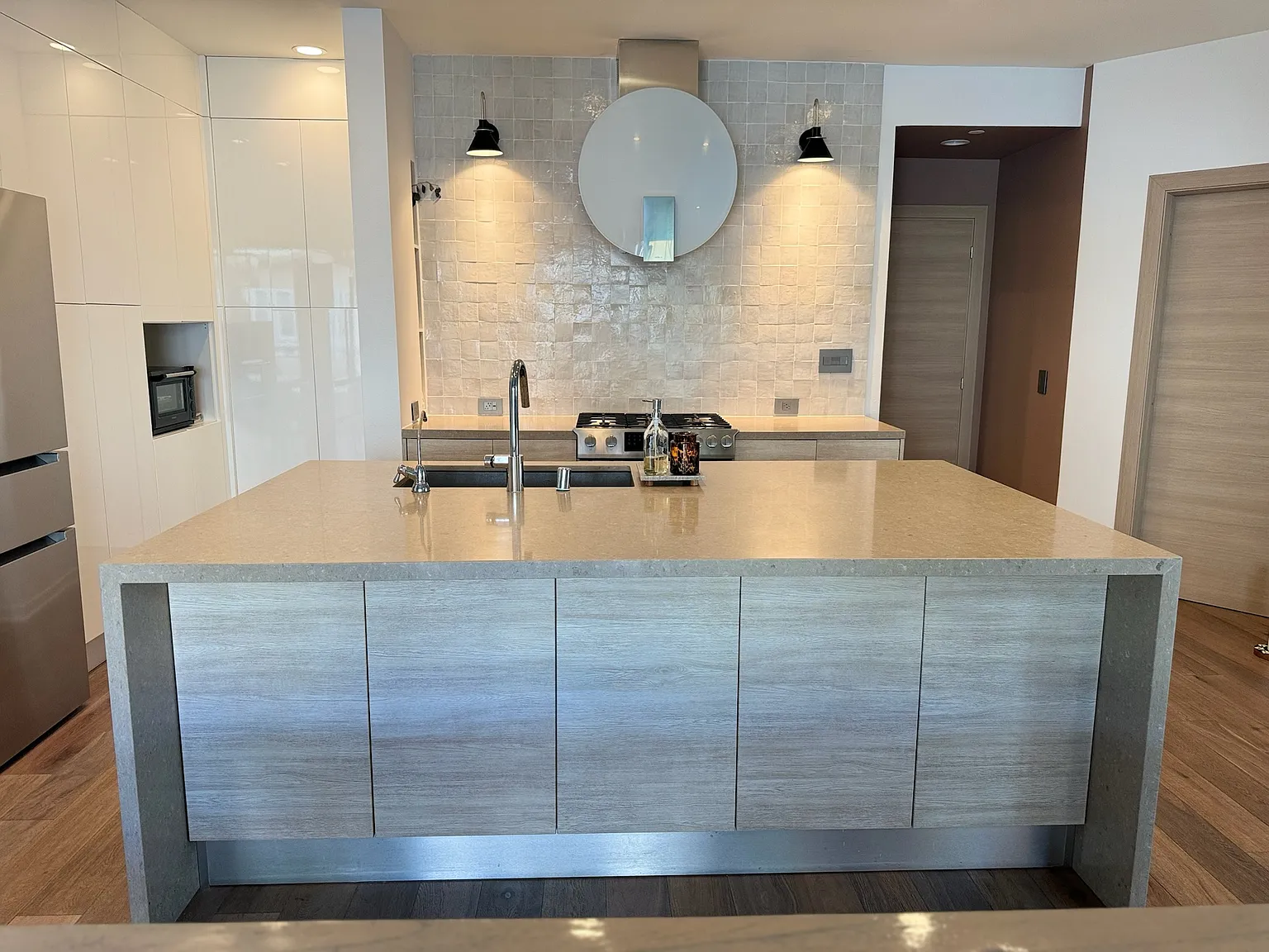5 bed, 2229 sqft, $6,450 — Photo 2