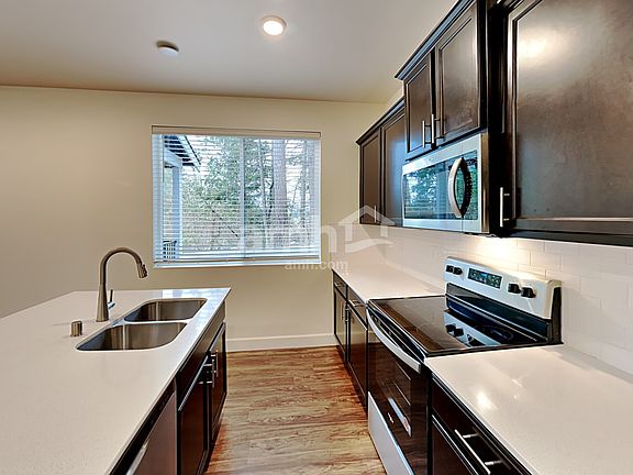 3rd image of 4216 177th St E