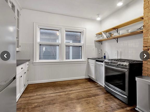 3rd image of 115 College St #2
