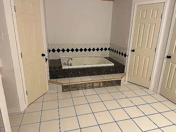 514 Lakeshore Dr — Photo 9