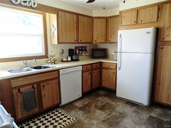 4th image of 202 Ontario Pl