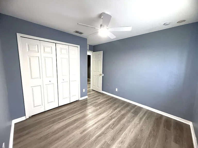 302 NW 2nd Pl — Photo 17