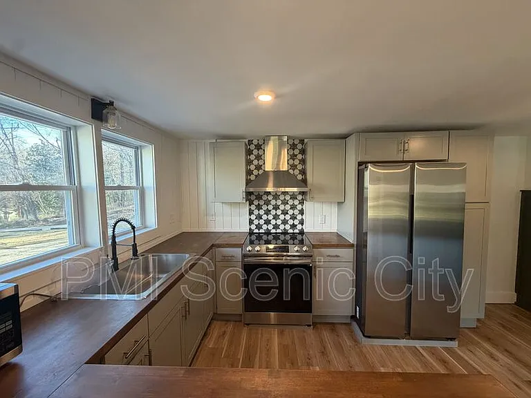 607 Franklin St — Photo 15