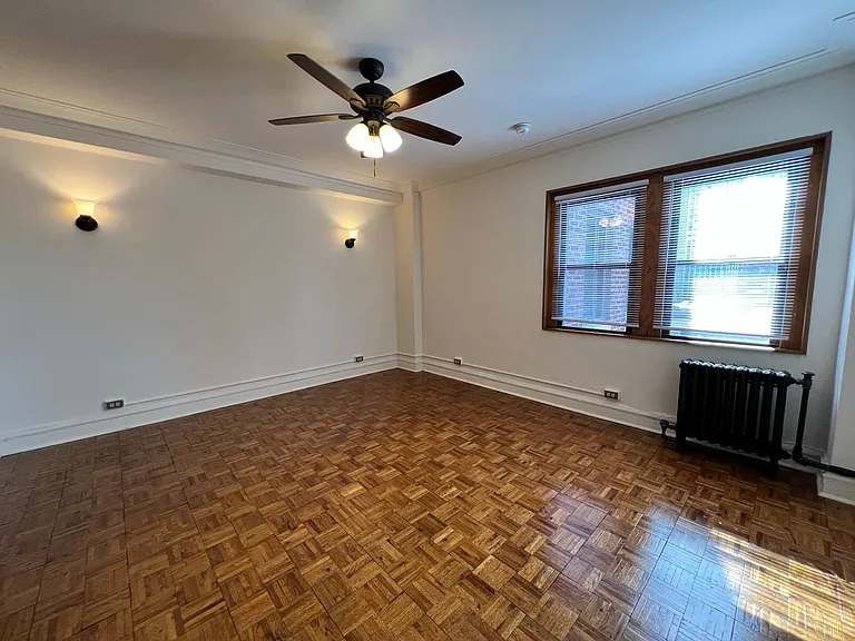 2738 N Pine Grove Ave — Photo 55