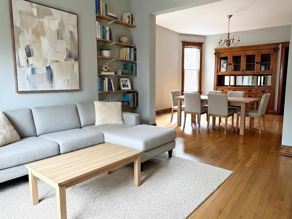 1st image of 1046 N Oakley Blvd Floor 2