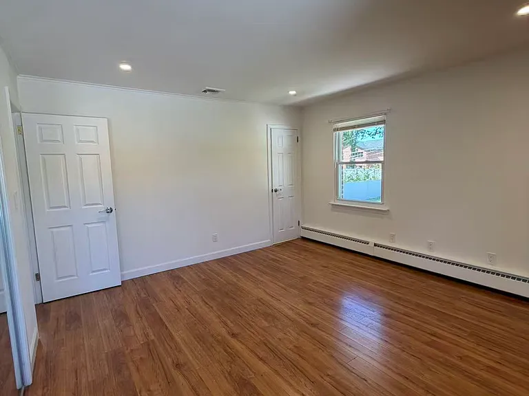 106 Robbins Ln — Photo 12