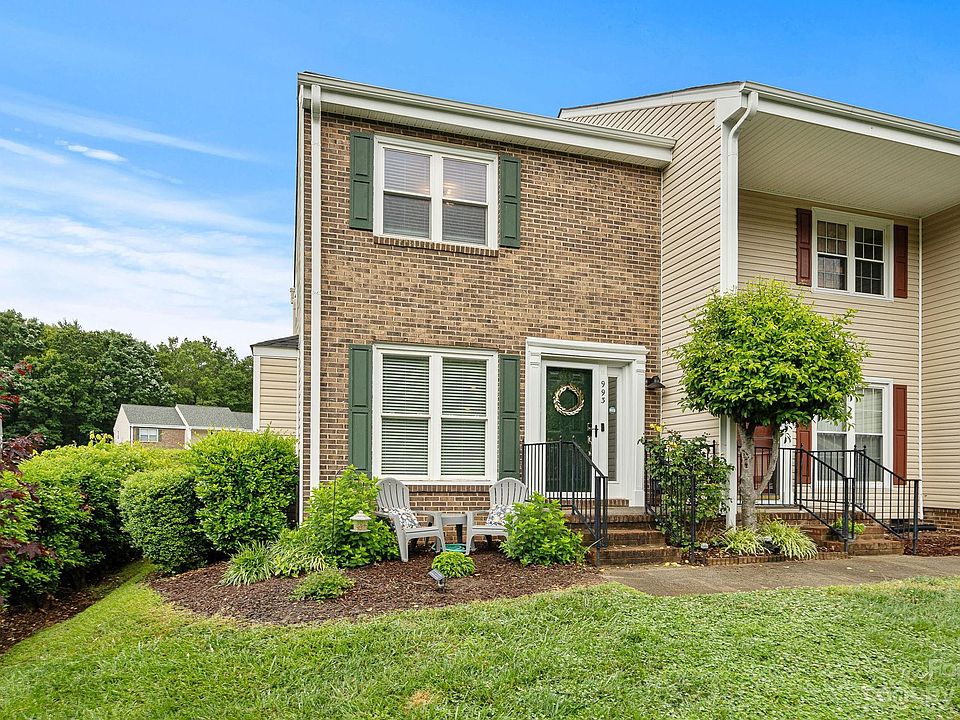 1st image of 993 Surry Ln