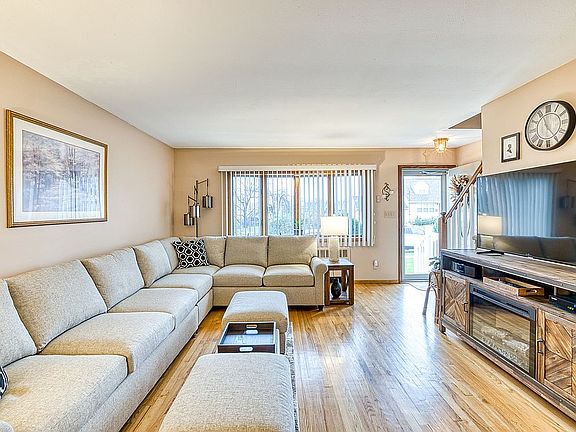 4th image of 14 Seymor Ln