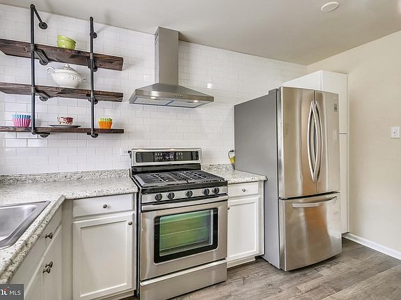 5th image of 10650 Weymouth St #W4