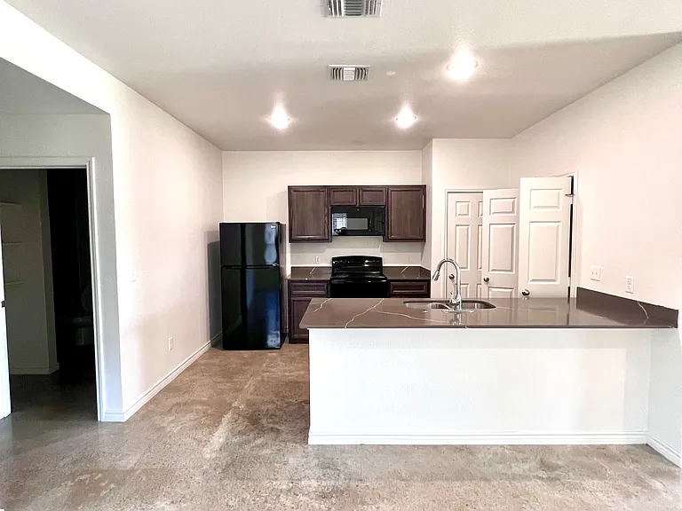 2313 Zanoletti Dr #B — Photo 6