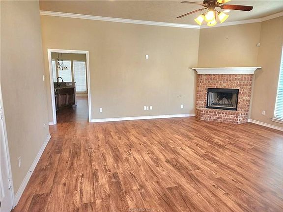 3rd image of 946 Dove Landing Ave