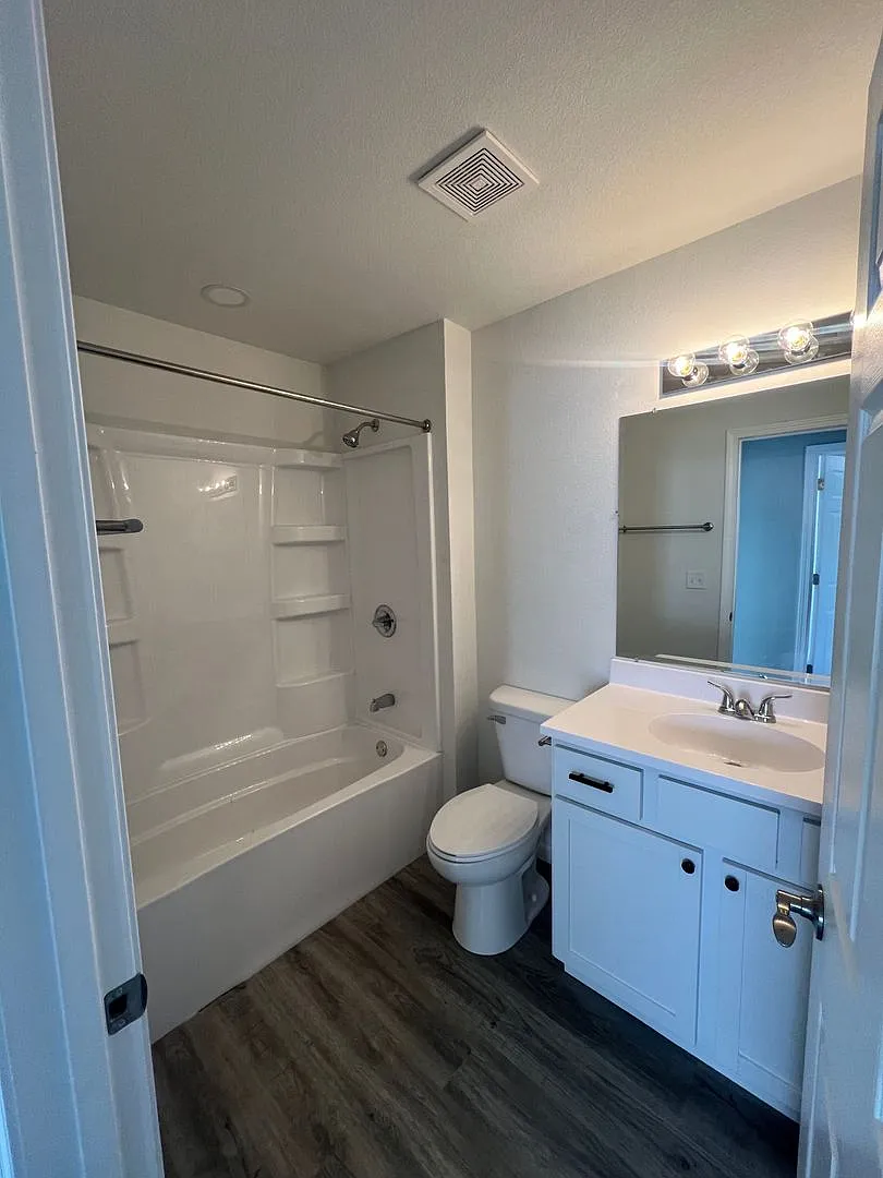 204 Hudson Drive — Photo 2