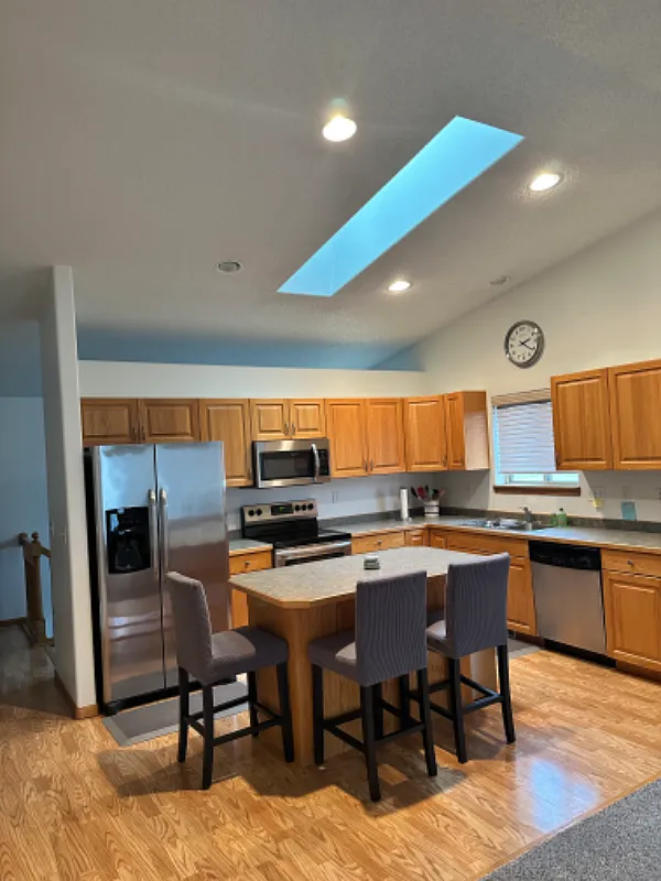 Fully Furnished, Utilities Included, 3 BR, 2 BA Eagle Run Twinhome — Photo 2