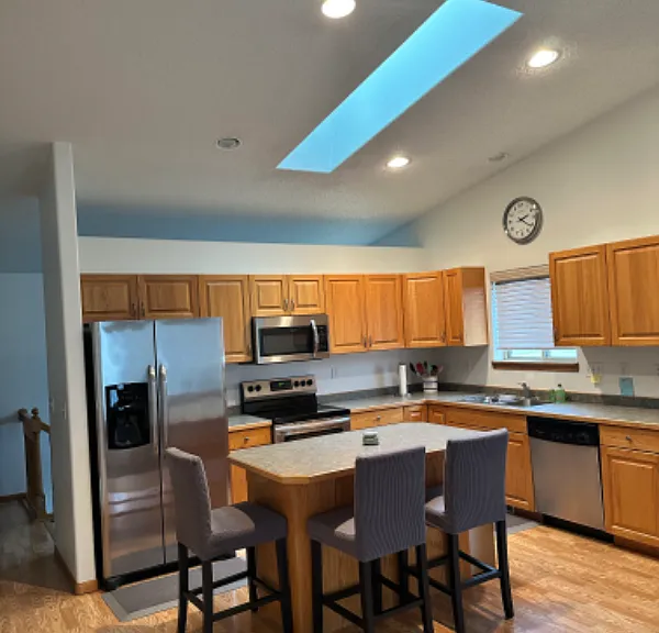 1058 Parkway Dr — Photo 2