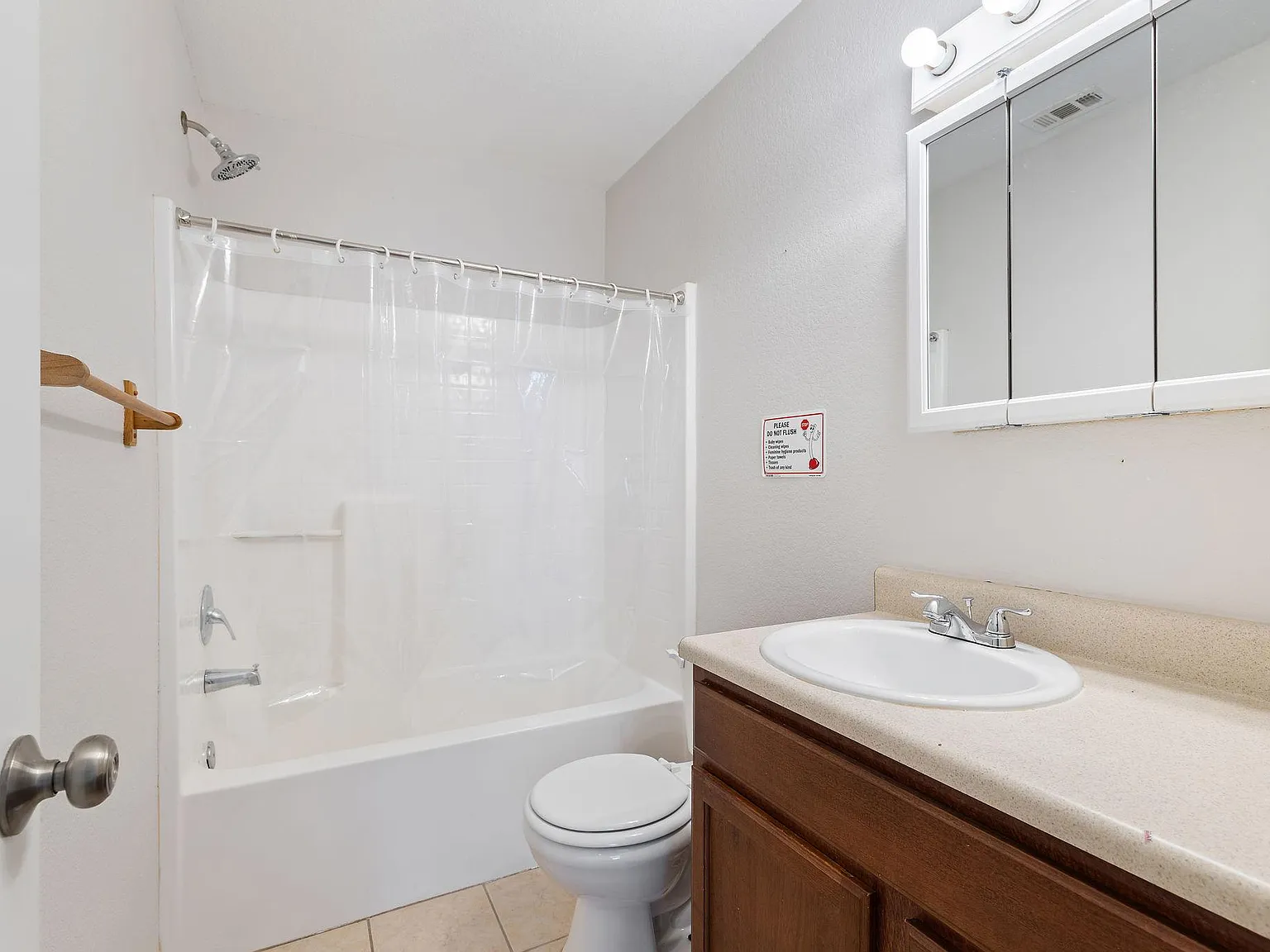 4 bed, 2.0 bath, 1000 sqft, $1,048 — Photo 3