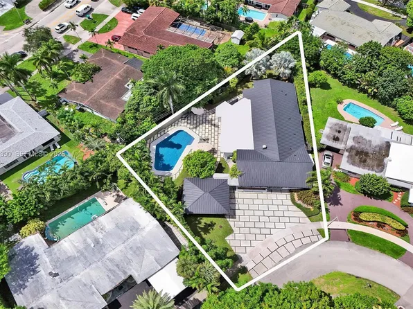 20100 NE 20th Ct, Miami, FL 33179