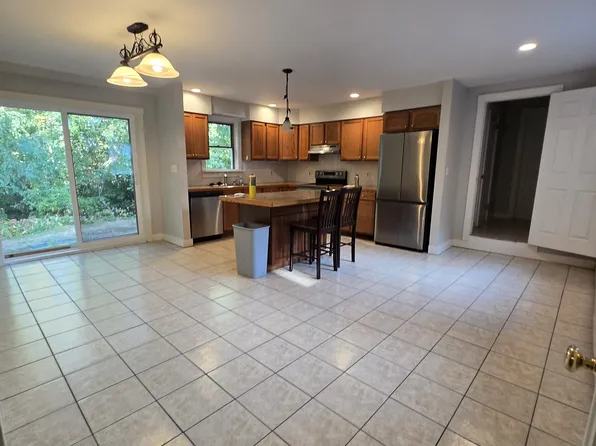 25 Falmouth Rd, Falmouth, ME