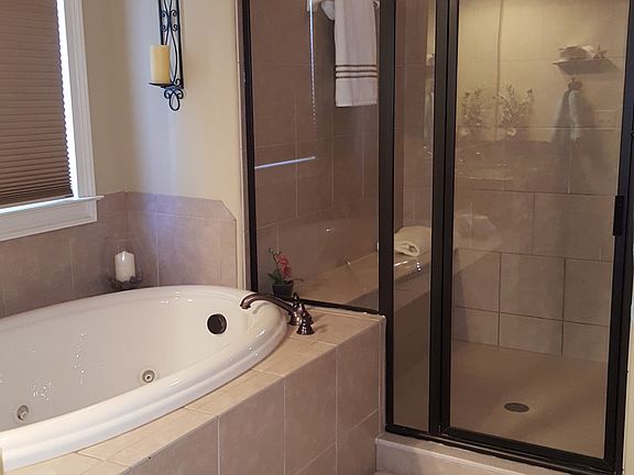 2nd image of 4998 Millwood Dr