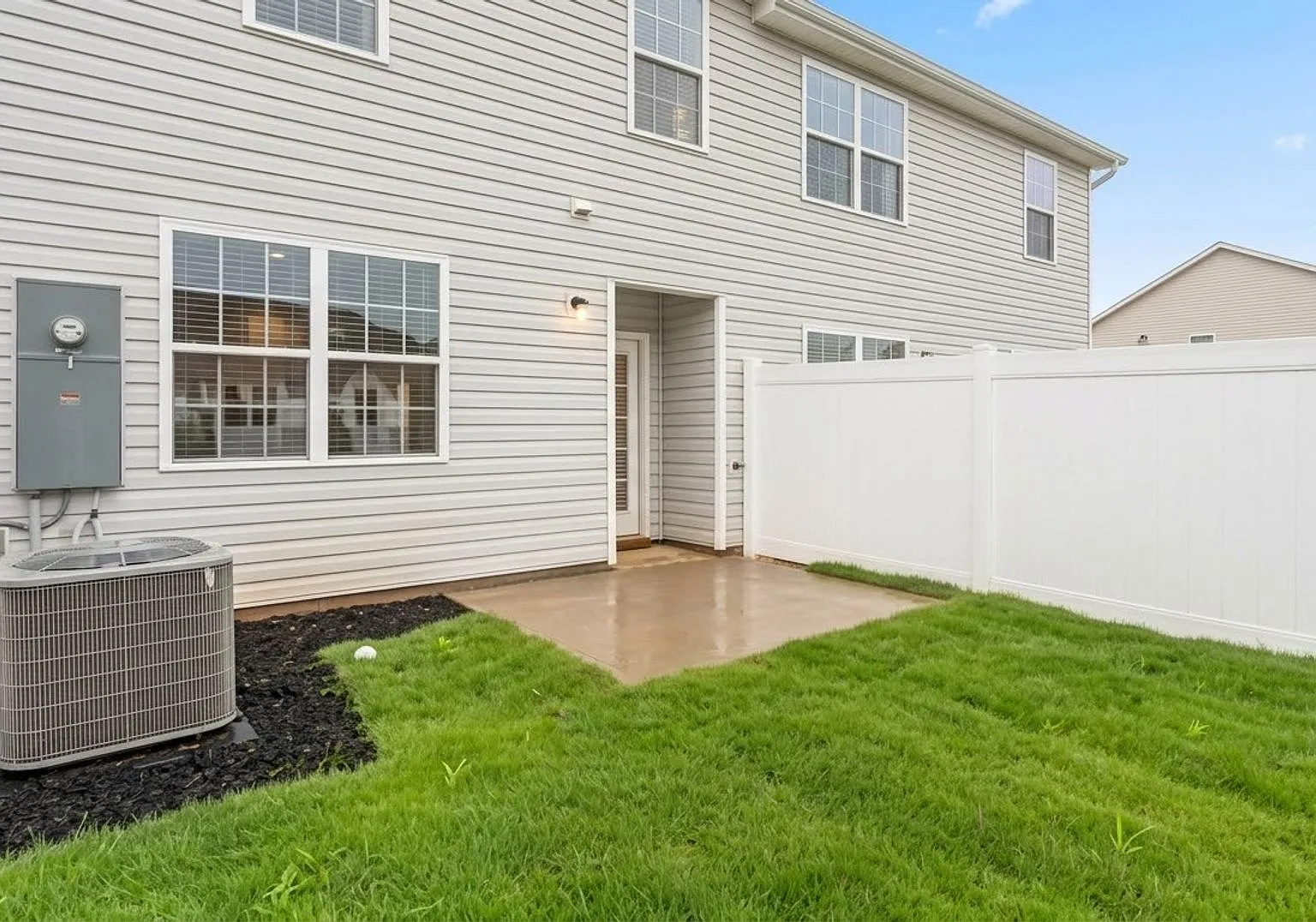 Modern 3-Bedroom Townhome with Garage in North Village Townes — Photo 3