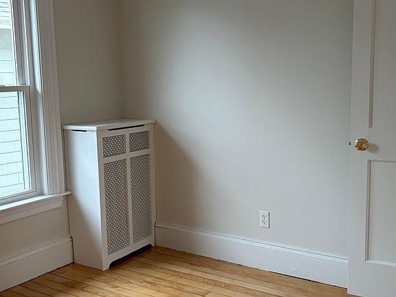 3rd image of 36 Cushing St Floor 2