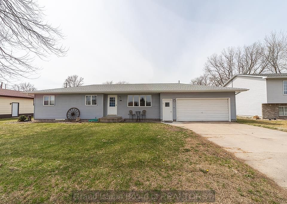 1st image of 2418 N Custer Ave