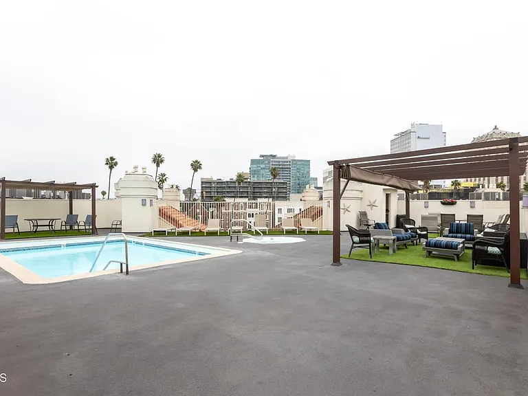 620 S Gramercy Pl — Photo 11