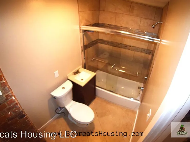 6 bed, 2600 sqft, $650 — Photo 6