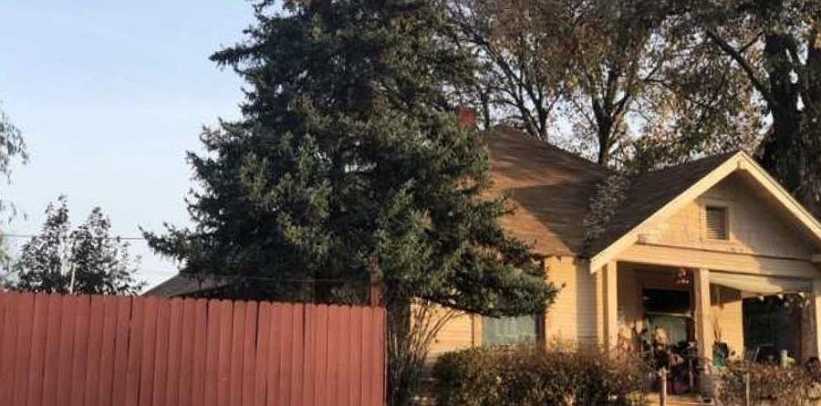 2nd image of 111 E Chestnut St