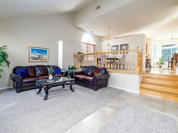 3rd image of 3040 Camerosa Cir