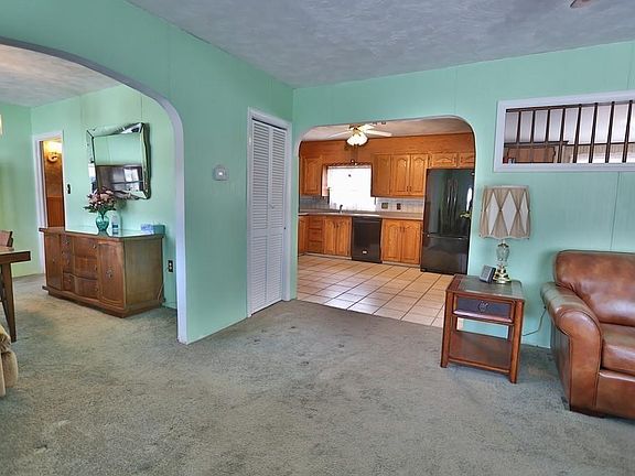 5th image of 58 Berkshire Dr