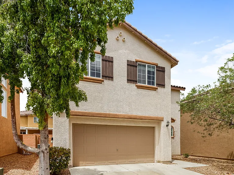 10215 Cougar Crossing St — Photo 4