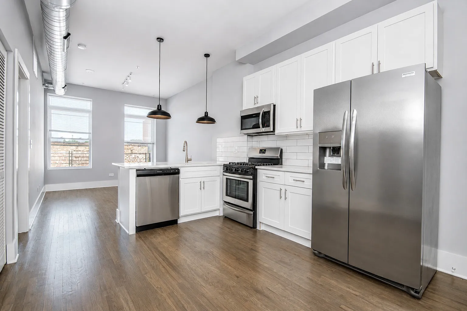 1 bed, 587 sqft, $1,800 — Photo 2
