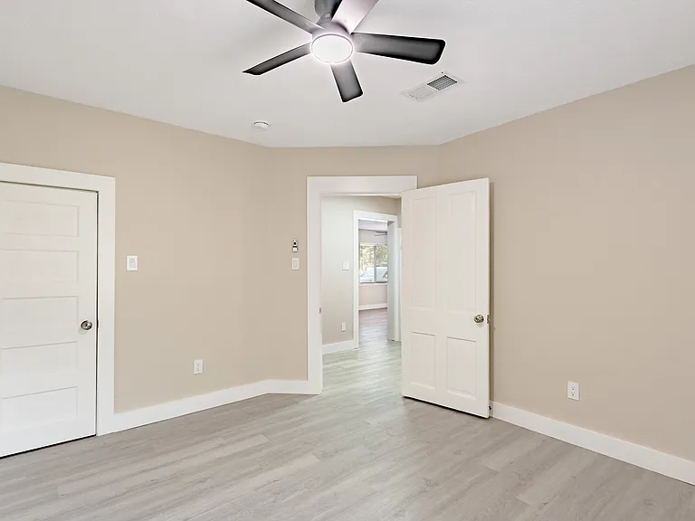 1107 W Dogwood St — Photo 10