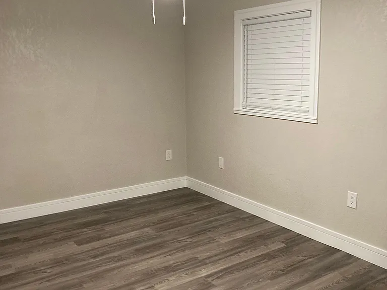 2760 Highlawn Ave #1/2 — Photo 7