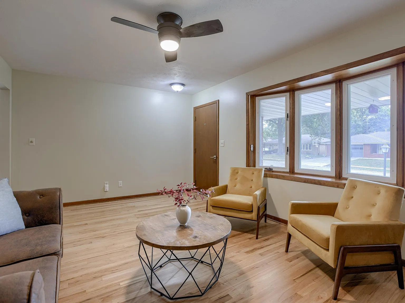 1711 Donald Cir — Photo 3