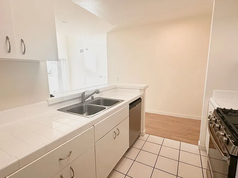 1234 Las Palmas Ave — Photo 32