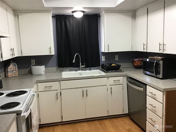 4th image of 418 Brown SE