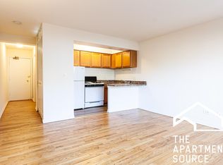 550 W Roscoe St #382, Chicago, IL 60657