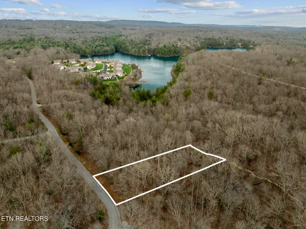 131 Hunterwood Ln, Crossville, TN 38558