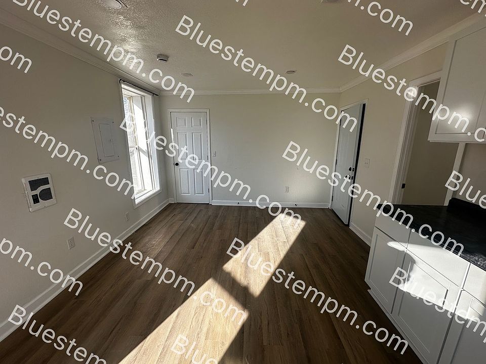 2nd image of 1115-1117 E Felix St #2