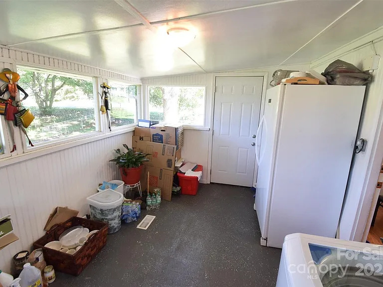 615 E Maple Ave — Photo 14
