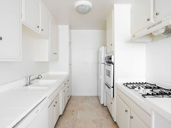 5th image of 725 N Hayworth Ave APT 7