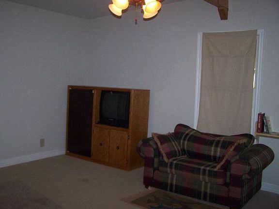 3rd image of 221 E Davis St